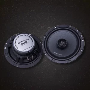 As melhores marcas de Alto falantes, Kits 2 vias, Kit Coaxial, triaxial e muito mais. Temos uma equipe altamente treinada para proporcionar a melhor experiência em som automotivo. Faça seu orçamento agora mesmo!